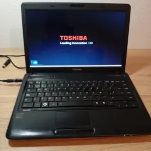 Portátil Toshiba Satellite AMD E450